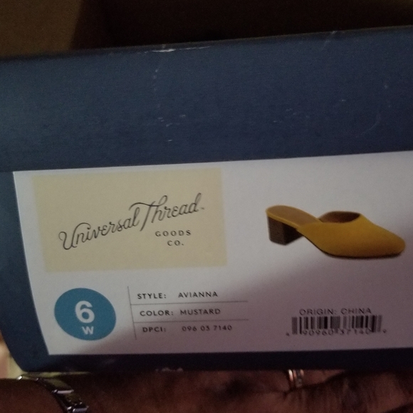 Universal Thread Mustard/Golden Wide Width Kitten Mule Sandals - Picture 9 of 9